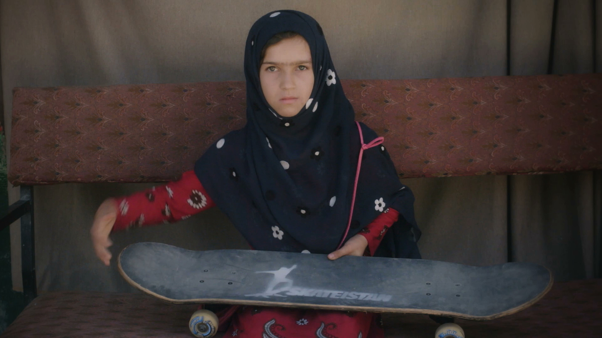 rand Bemiddelaar Sluier Learning to Skateboard in a Warzone (if you're a girl)': Growing Up Female  in Afghanistan | International Documentary Association